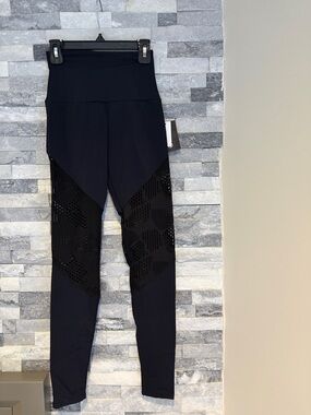 Onzie Women's leggings new with tags size xsmall